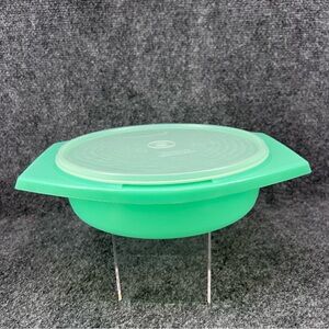 Vintage Tupperware Jadeite Green Bowl 786-6 With Clear Lid 230-15 No Grater
